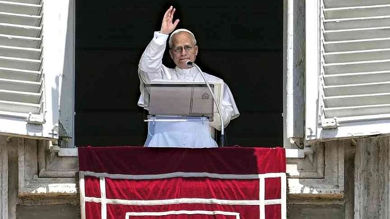 File photo: Pope Leo XIV resumes tradition and arrives Castel …
