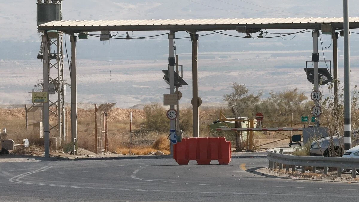 File photo: Israel to reopen Jordan border crossing for passage of aid and goods ...
