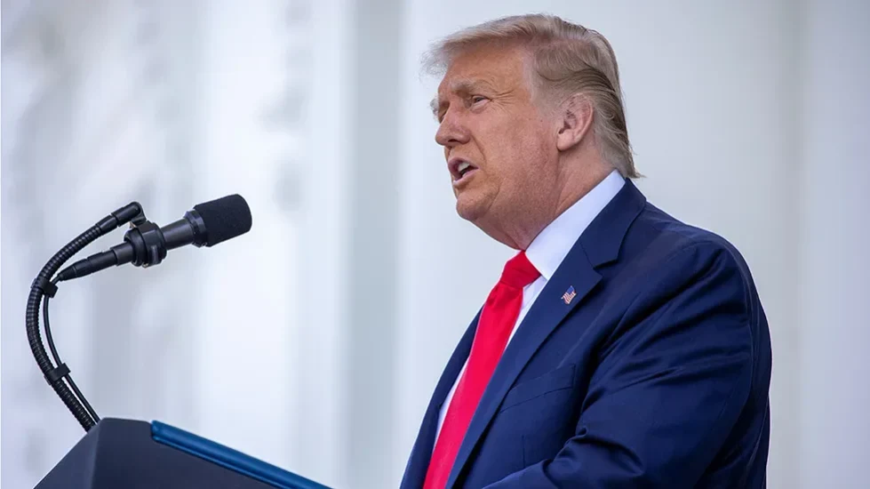 File photo: Trump payroll-tax deferral for federal workers sparks backlash