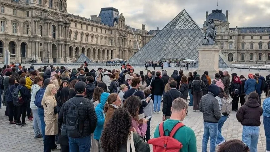 File photo: Students block access to Louvre Museum in support of high school ...